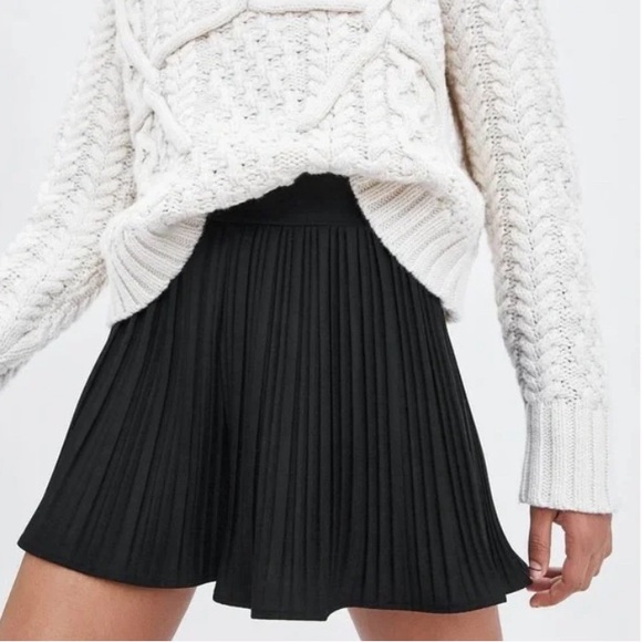 Zara Skort, Includes Top + Bracelet - Picture 9 of 11